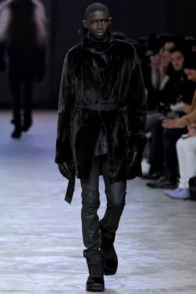 Look 15